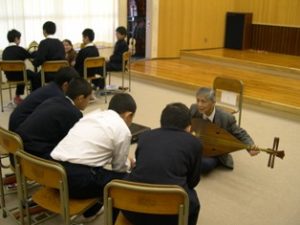 琵琶の解説中です